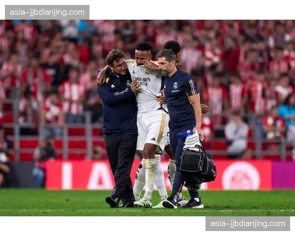 皇马贝林厄姆被迫担任后腰 习惯性前插导致防线空档